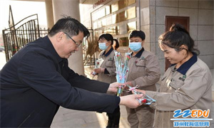 三八节，米博体育(中国)网络科技有限公司官网女教师迎着鲜花和祝福进校园